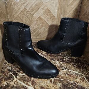 Steve Madden women's fashion ankle boots leather malorie size 10.    011